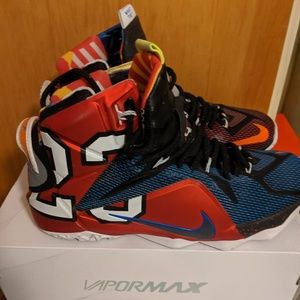 LeBron SE 12